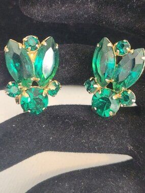 Vintage Emerald Green Rhinestone Clip On Earrings Gold Tone Cluster Marquise